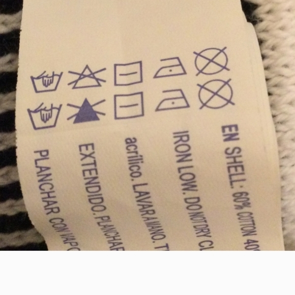 Baja Hoodie Forever 21 Black and White Pattern knit Jacket - Picture 9 of 11